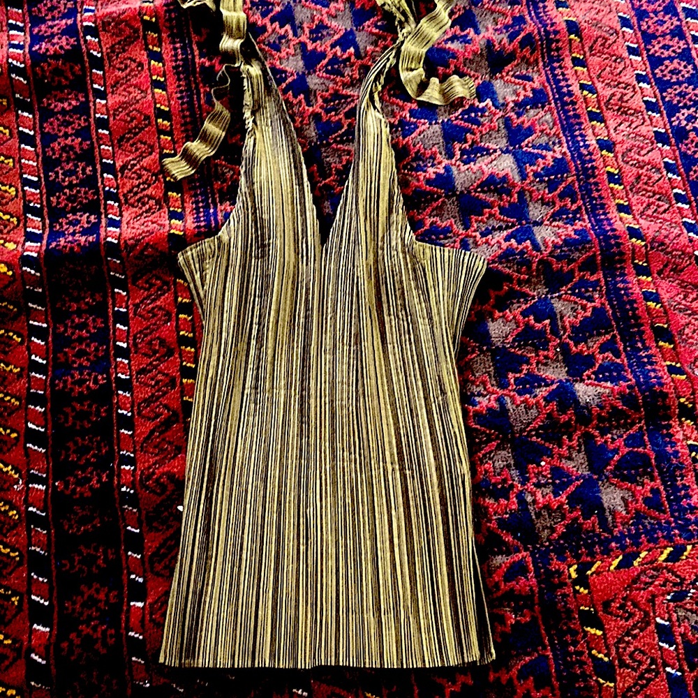 Stunning Miyake Fete iridescent rich-tan top